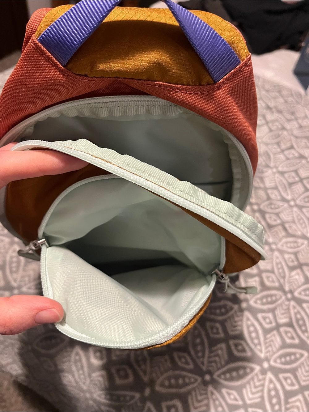 NWOT OSPREY Daylite Sling Bag in Rust Orange & Mustard - Picture 4 of 4